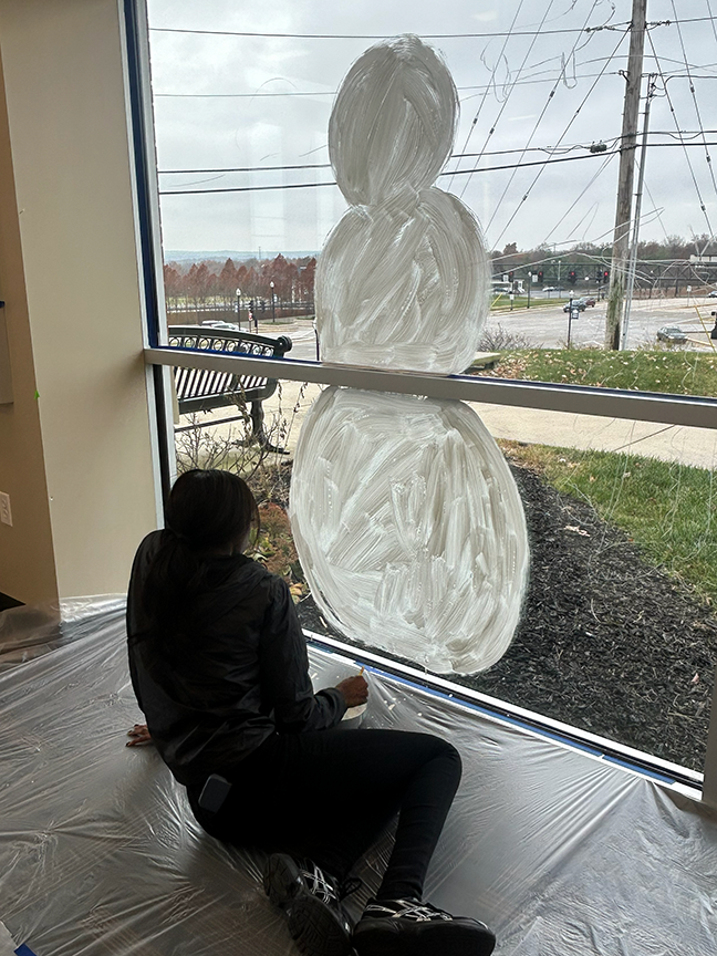 ❄️🎨 Our Art II & Printmaking students took their creativity on the road, painting a Winter Wonderland on the windows at Twin Oaks City Hall! A fun way to share their talent and spread some seasonal magic. 💙🧡 #VPPride #OneCommunity