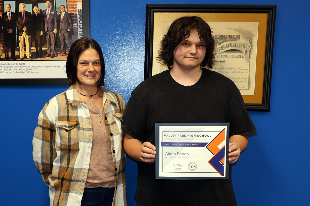 Last night’s Board of Education meeting was full of reasons to celebrate! 🎉 We cheered on our Athletes of the Month, Paityn Smith (Cheerleading) and Tim Coleman (Basketball), and recognized our VPHS VIP Students, Daniel Lutz, Aubrey Dibble, and Aiden Papen. So much Hawk Pride in one room! 💙🧡 #VPPride #OneCommunity