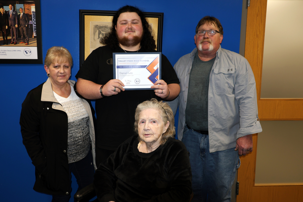Last night’s Board of Education meeting was full of reasons to celebrate! 🎉 We cheered on our Athletes of the Month, Paityn Smith (Cheerleading) and Tim Coleman (Basketball), and recognized our VPHS VIP Students, Daniel Lutz, Aubrey Dibble, and Aiden Papen. So much Hawk Pride in one room! 💙🧡 #VPPride #OneCommunity