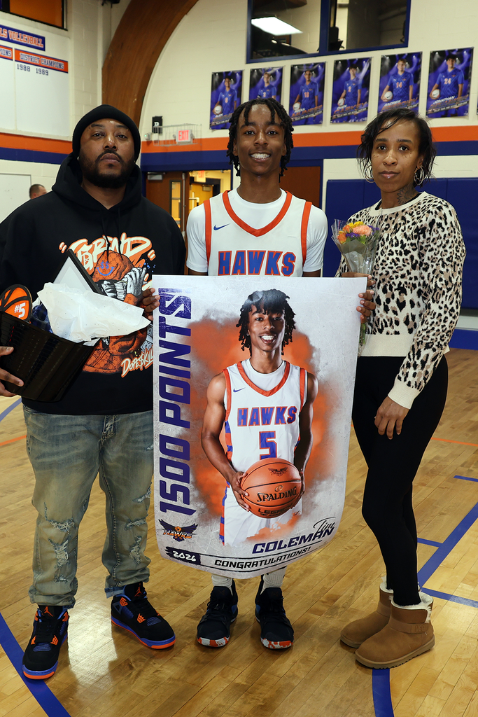 Last night was all about celebrating an incredible group of seniors. 🏀💙🧡 We honored our senior basketball players Tim, Owen, Brayden, Blake, Gavin, Peyton and Aubrey, along with our senior cheerleader, Jermisha. We also celebrated a huge milestone as Tim Coleman scored his 1,500th career point. It was a night full of memories, gratitude and serious Hawk Pride. We can’t wait to see where life takes each of you next. #VPPride #GoHawks
