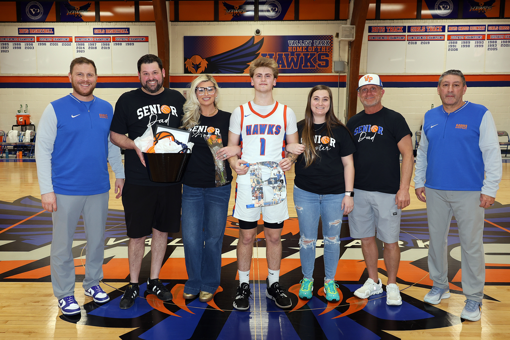 Last night was all about celebrating an incredible group of seniors. 🏀💙🧡 We honored our senior basketball players Tim, Owen, Brayden, Blake, Gavin, Peyton and Aubrey, along with our senior cheerleader, Jermisha. We also celebrated a huge milestone as Tim Coleman scored his 1,500th career point. It was a night full of memories, gratitude and serious Hawk Pride. We can’t wait to see where life takes each of you next. #VPPride #GoHawks