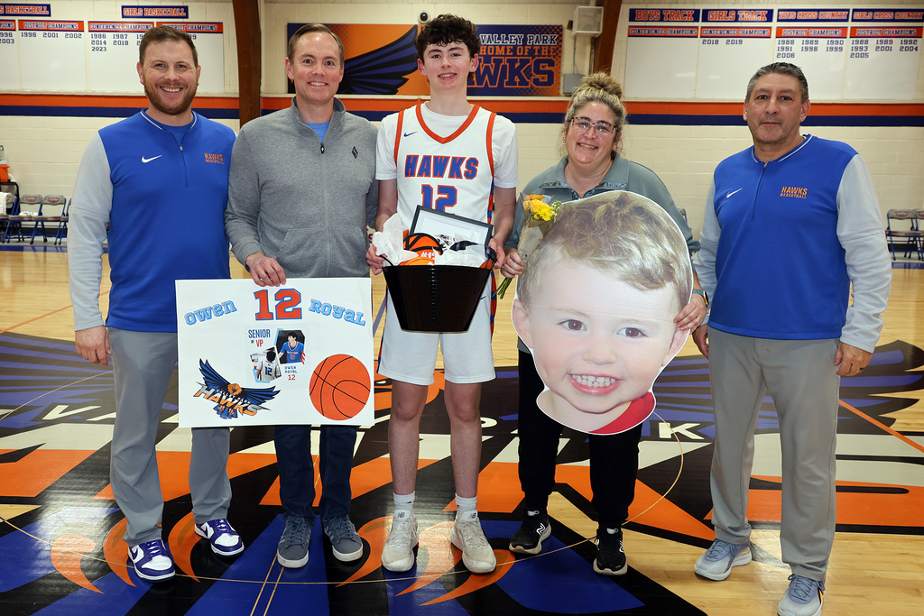 Last night was all about celebrating an incredible group of seniors. 🏀💙🧡 We honored our senior basketball players Tim, Owen, Brayden, Blake, Gavin, Peyton and Aubrey, along with our senior cheerleader, Jermisha. We also celebrated a huge milestone as Tim Coleman scored his 1,500th career point. It was a night full of memories, gratitude and serious Hawk Pride. We can’t wait to see where life takes each of you next. #VPPride #GoHawks
