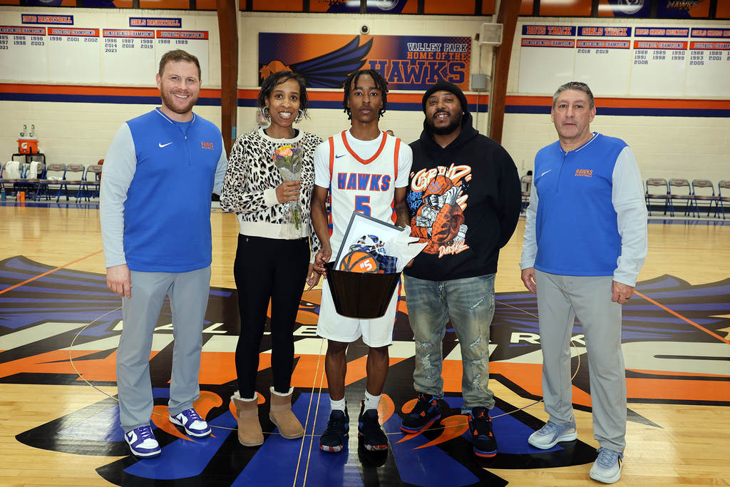 Last night was all about celebrating an incredible group of seniors. 🏀💙🧡 We honored our senior basketball players Tim, Owen, Brayden, Blake, Gavin, Peyton and Aubrey, along with our senior cheerleader, Jermisha. We also celebrated a huge milestone as Tim Coleman scored his 1,500th career point. It was a night full of memories, gratitude and serious Hawk Pride. We can’t wait to see where life takes each of you next. #VPPride #GoHawks