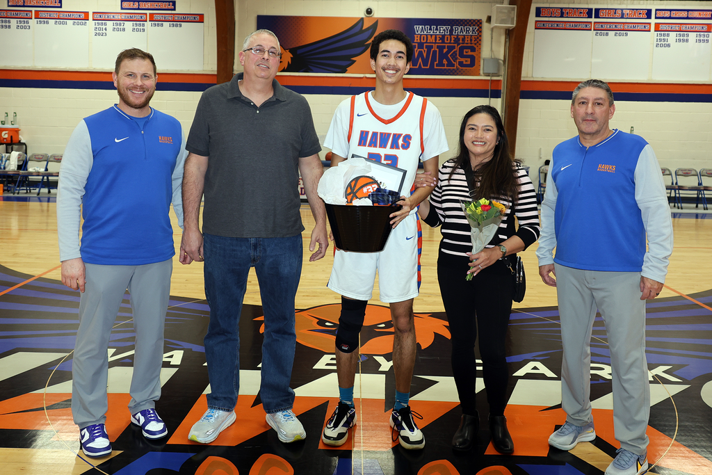 Last night was all about celebrating an incredible group of seniors. 🏀💙🧡 We honored our senior basketball players Tim, Owen, Brayden, Blake, Gavin, Peyton and Aubrey, along with our senior cheerleader, Jermisha. We also celebrated a huge milestone as Tim Coleman scored his 1,500th career point. It was a night full of memories, gratitude and serious Hawk Pride. We can’t wait to see where life takes each of you next. #VPPride #GoHawks