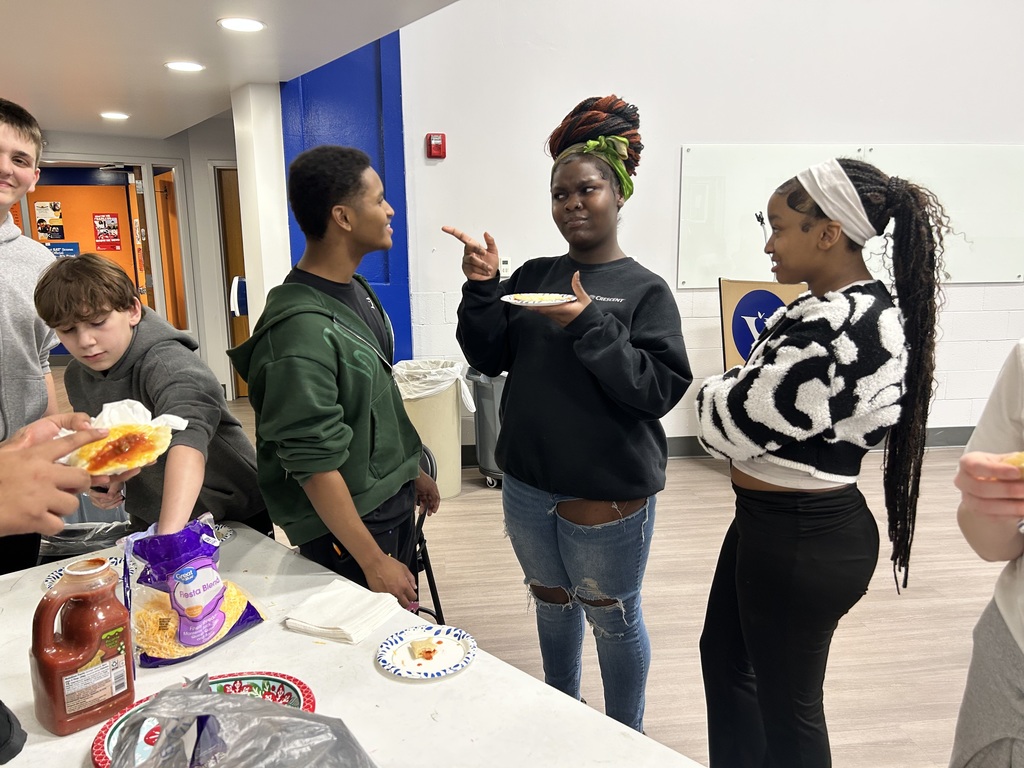 Our Spanish classes wrapped up their foods unit in the best way possible… with a cooking day! 👩‍🍳🌮  Students made tortillas from scratch, whipped up homemade guacamole, and even treated themselves to fried ice cream. Talk about hands-on learning you can actually taste.  Learning a language is one thing. Using it while cooking and sharing a meal together? That’s next level. ¡Delicioso! 😋🇪🇸 #VPPride