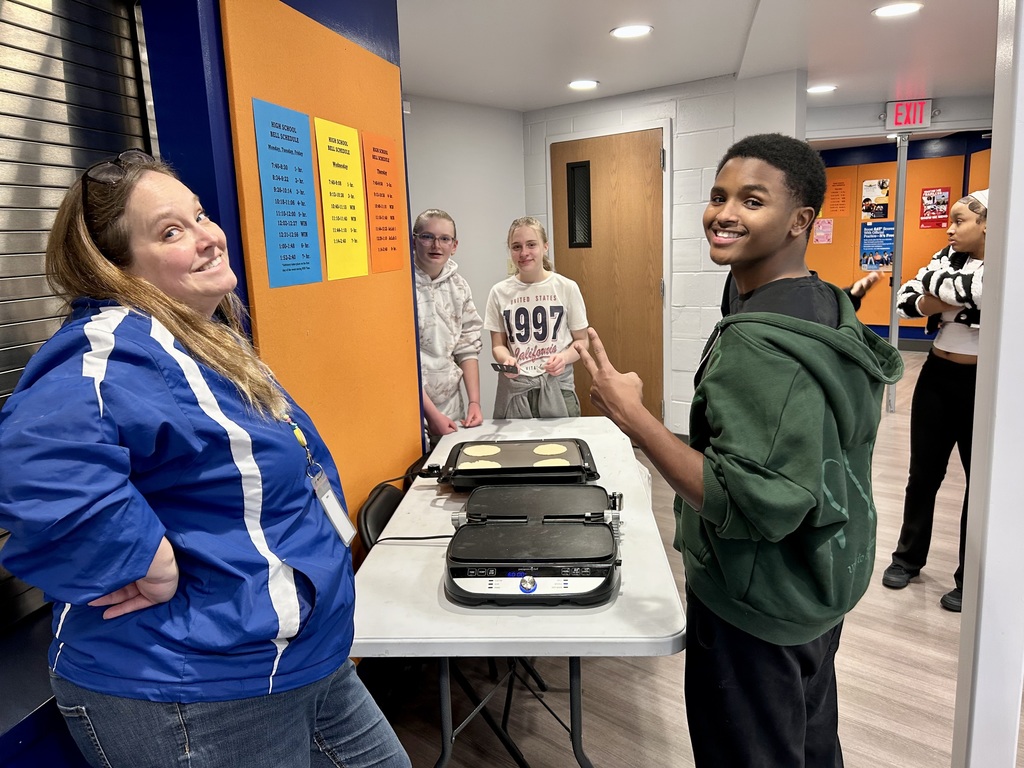 Our Spanish classes wrapped up their foods unit in the best way possible… with a cooking day! 👩‍🍳🌮  Students made tortillas from scratch, whipped up homemade guacamole, and even treated themselves to fried ice cream. Talk about hands-on learning you can actually taste.  Learning a language is one thing. Using it while cooking and sharing a meal together? That’s next level. ¡Delicioso! 😋🇪🇸 #VPPride