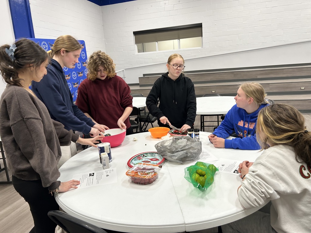 Our Spanish classes wrapped up their foods unit in the best way possible… with a cooking day! 👩‍🍳🌮  Students made tortillas from scratch, whipped up homemade guacamole, and even treated themselves to fried ice cream. Talk about hands-on learning you can actually taste.  Learning a language is one thing. Using it while cooking and sharing a meal together? That’s next level. ¡Delicioso! 😋🇪🇸 #VPPride