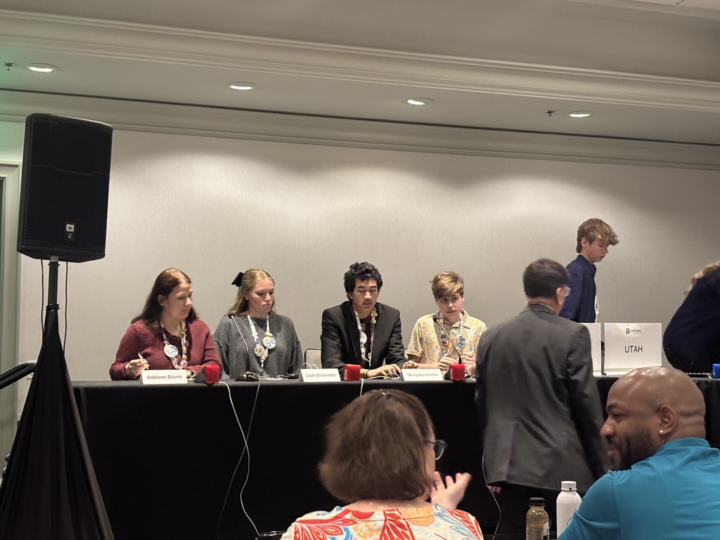 Huge congratulations to our FCCLA LifeSmarts team! 🎉 They are moving on to the Sweet 16 round at the LifeSmarts National Championship and are currently ranked 5th in the nation! We are so proud of their hard work, knowledge and incredible performance on the national stage. Way to represent Valley Park! 💙🧡 #VPPride #LimitlessLearning