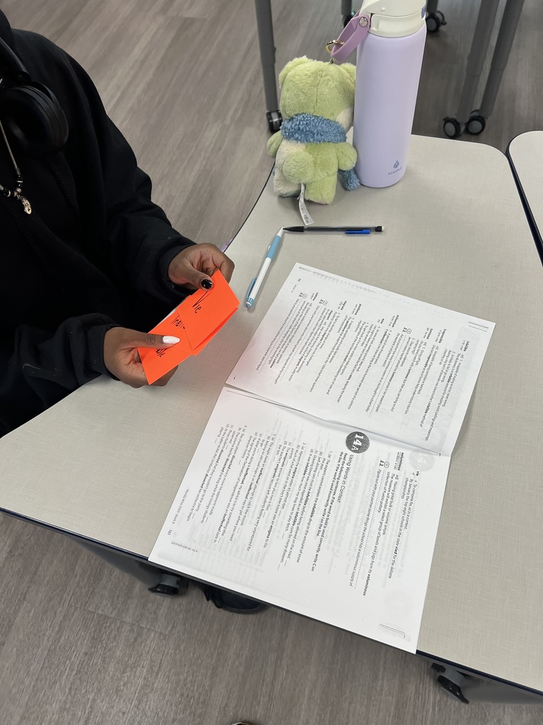 ✏️ Sometimes simple works best!  Each Tuesday, 8th graders build study skills for high school. This week in Mr. Kreitler’s ELA class… notecards making a comeback!  Getting organized and learning how to study smarter 💙🧡 #VPPride