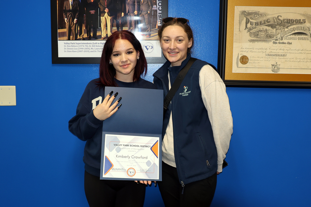 So much to celebrate at last night’s BOE meeting! 🎉 We recognized our Athletes of the Month, Kim Crawford (track) and Kennedy Steinkamp (girls soccer). 🏆 We also honored our VPHS VIP Students of the Month from VPMS, Quentin Ford and Carley Simon. 💙🧡 These students make Valley Park shine. We’re proud of you! #VPPride