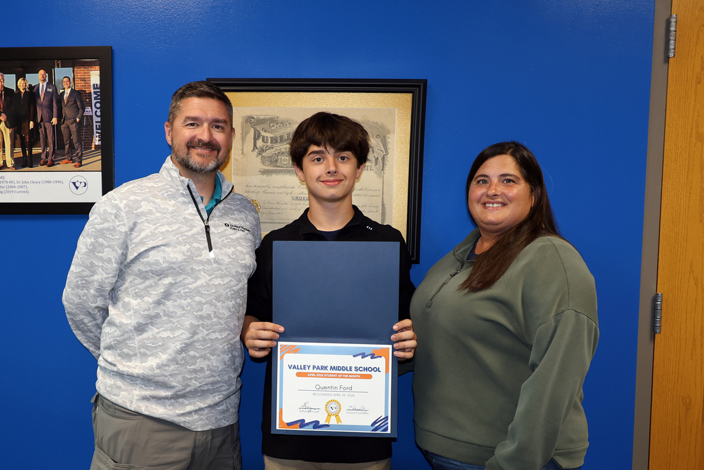 So much to celebrate at last night’s BOE meeting! 🎉 We recognized our Athletes of the Month, Kim Crawford (track) and Kennedy Steinkamp (girls soccer). 🏆 We also honored our VPHS VIP Students of the Month from VPMS, Quentin Ford and Carley Simon. 💙🧡 These students make Valley Park shine. We’re proud of you! #VPPride