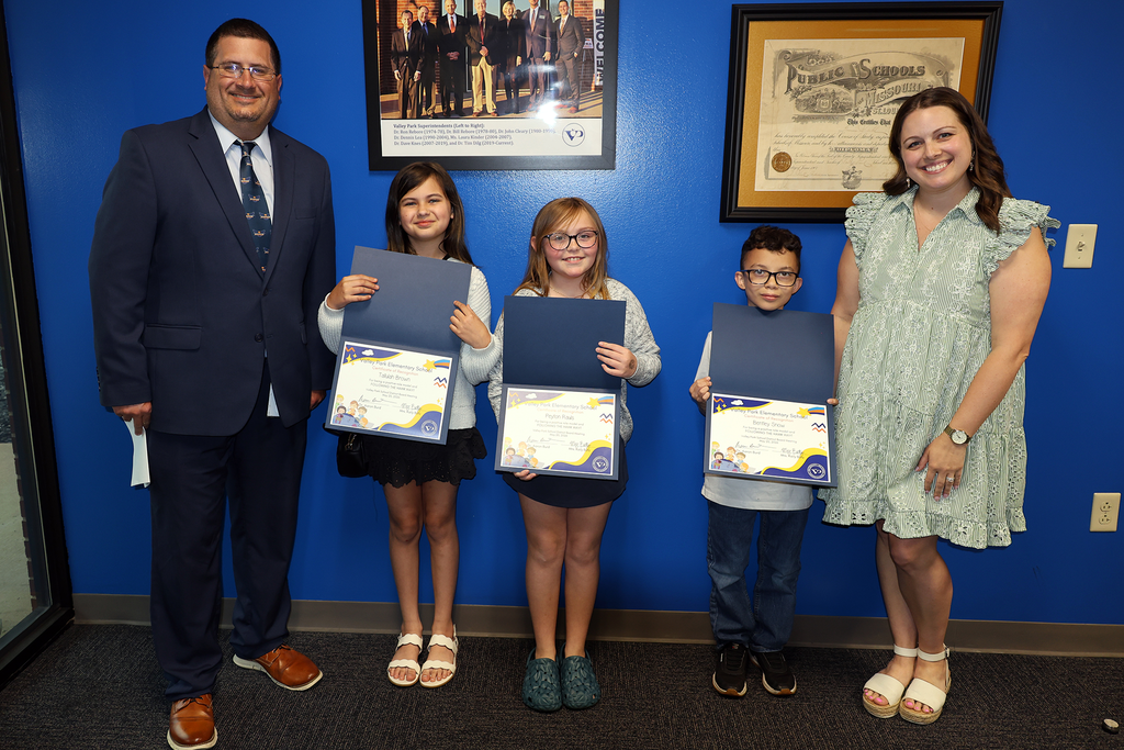 Last night’s BOE meeting gave us plenty to celebrate! 🎉 We recognized Athletes of the Month Matthew Bell & Zynell Childs, honored VPES VIP Students Tallulah, Peyton & Bentley, and celebrated our award-winning secondary choirs. Congrats to all! 💙🧡 #VPPride #OneCommunity