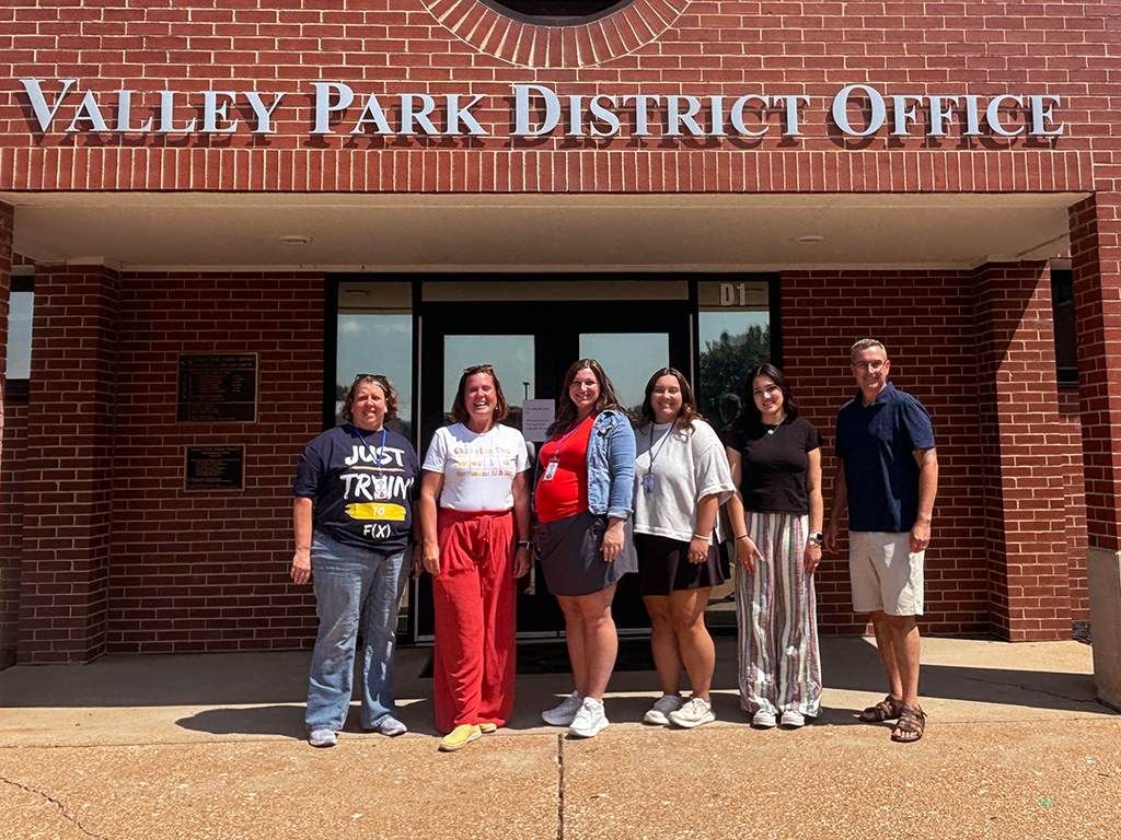 🍎 Our new teachers were on campus this week, getting ready for an incredible school year! We’re excited to welcome them to the Valley Park family and can’t wait to see all they’ll bring to our classrooms. Welcome to the Hawk family! 💙🧡  #VPPride #OneCommunity #LimitlessLearning