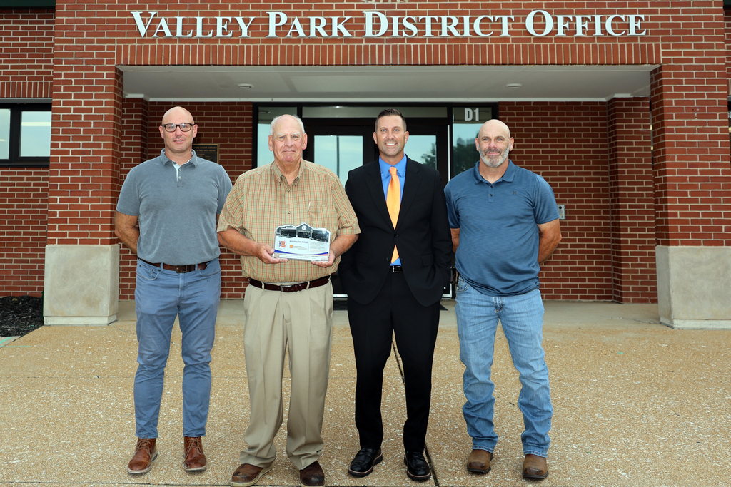 Last night’s Board of Education meeting was filled with celebration! We recognized Bob, Mark and Chris from Wachter Inc. for their incredible work on our Prop B construction projects and for being such dedicated partners to Valley Park. We also officially welcomed our newest staff members to the VP family! 💙🧡  #VPPride #OneCommunity #PropB #WelcomeToVP