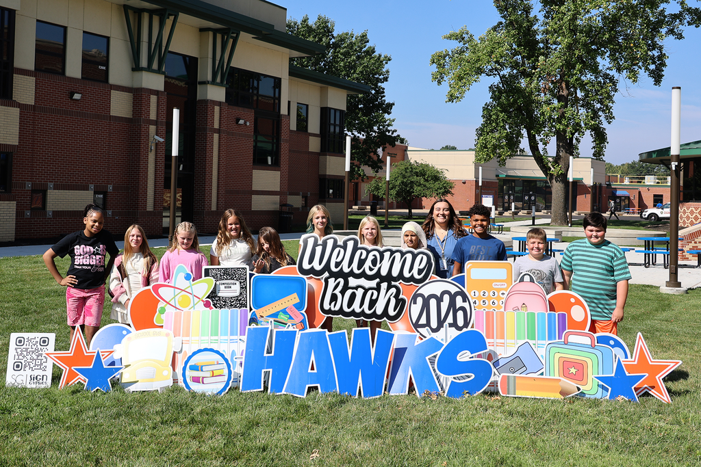A successful first day, Hawks! 🦅💙🧡 Thank you to our students, staff and families for a great start to 2026–2027. We’re excited for all that’s ahead! ✨📚  See more photos: www.vpschools.org/fd2627  #VPPride #LimitlessLearning