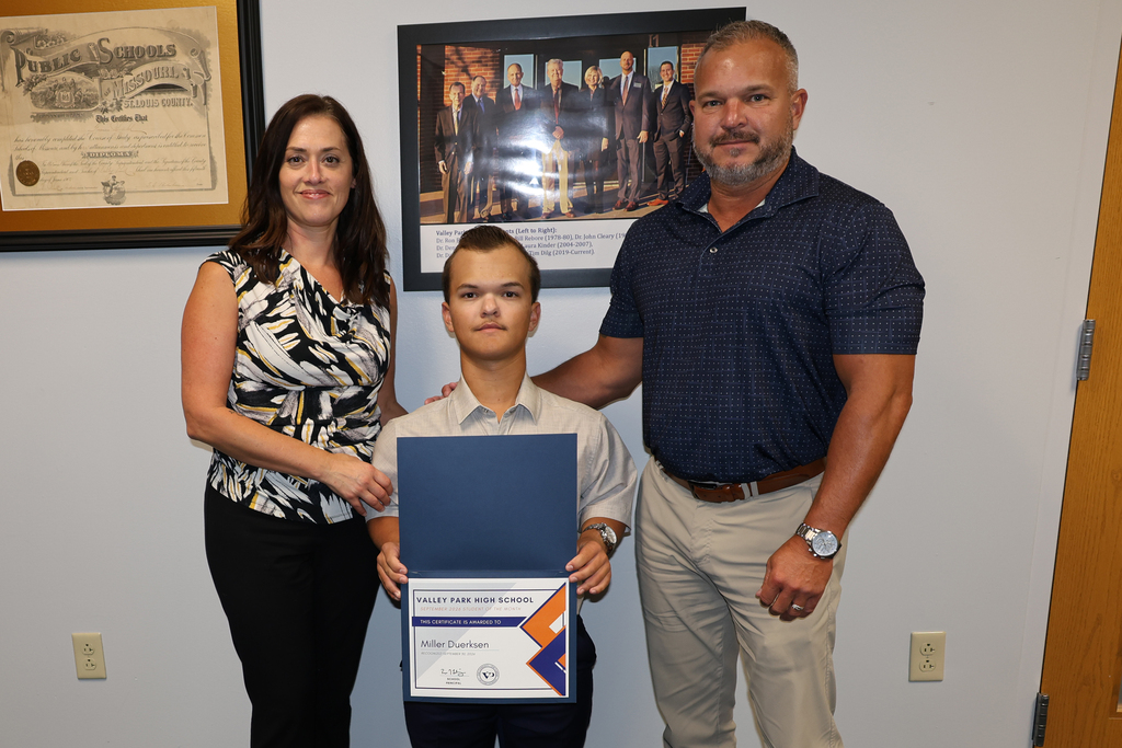 So much to celebrate at last night’s Board of Education meeting! 🎉  We recognized our Athletes of the Month, Matthew Bell (boys soccer) and Adison Durbin (softball), along with our VPHS VIP Students of the Month, Kate Wilson ’27, Miller Duerksen ’27 and Jenna Chitwood ’27.  Congratulations to all of these outstanding students! 💙🧡 We’re proud of the way you represent Valley Park!  #VPPride #VPHawks