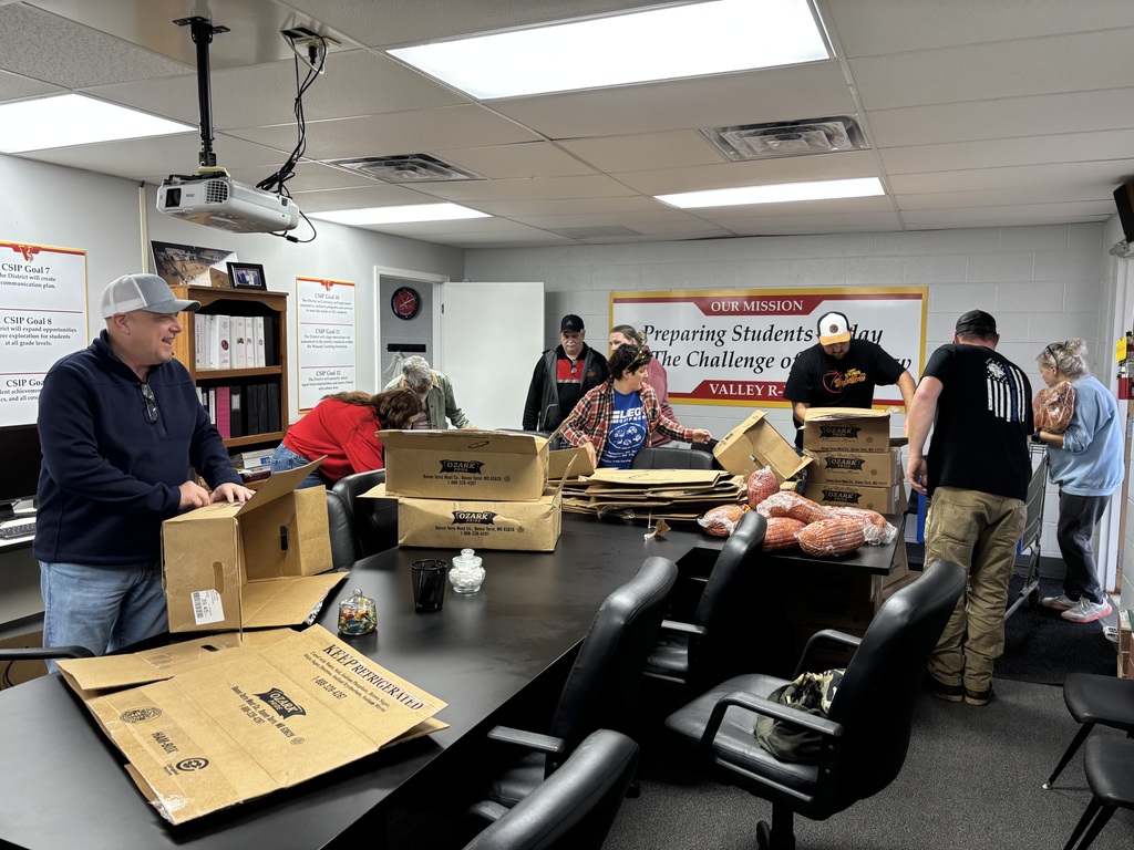 Preparing Christmas gifts 