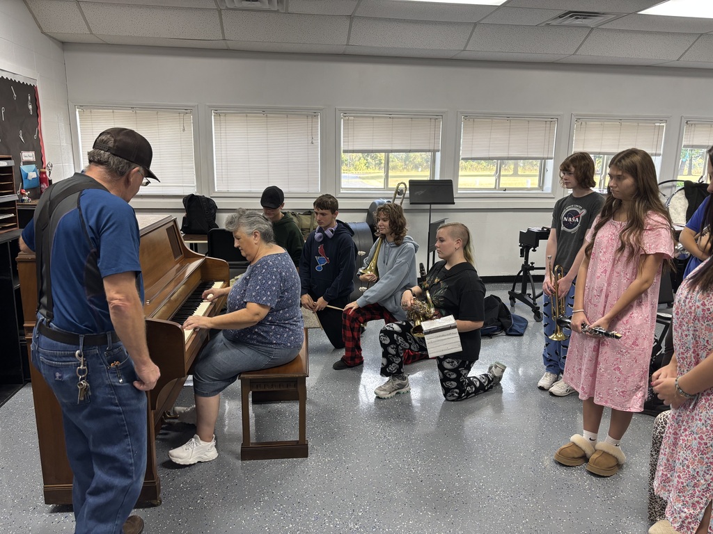 Students and Ed and Wanda in front of Piano