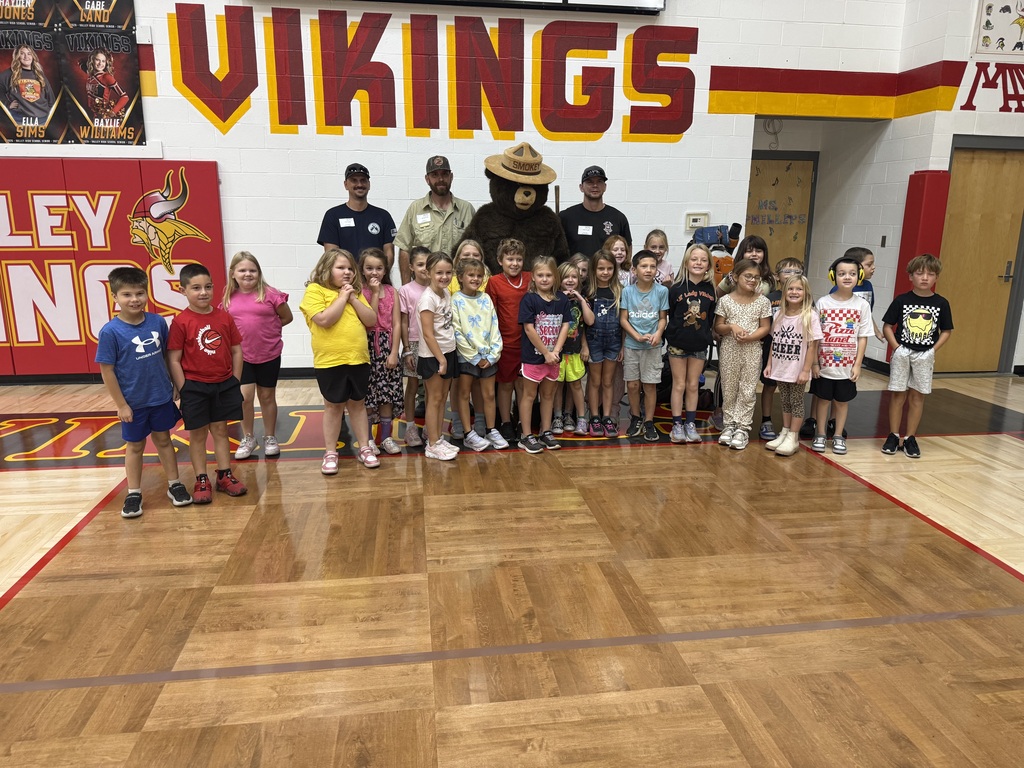 Class photo with Smokey