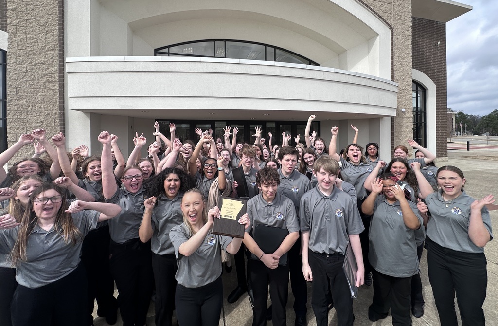 choir students with trophey