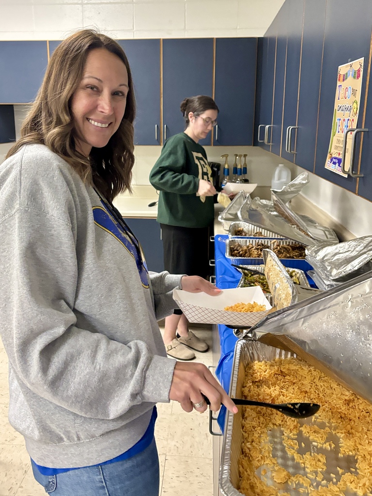 teacher filling plate with fajita lunch