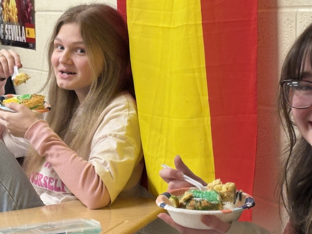 students eating king cake in Spanish II