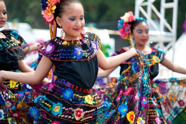Mexican girls dancing