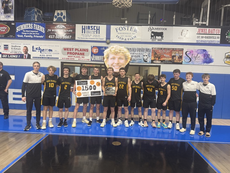 Hayes Townsley and Varsity Bulldog team!