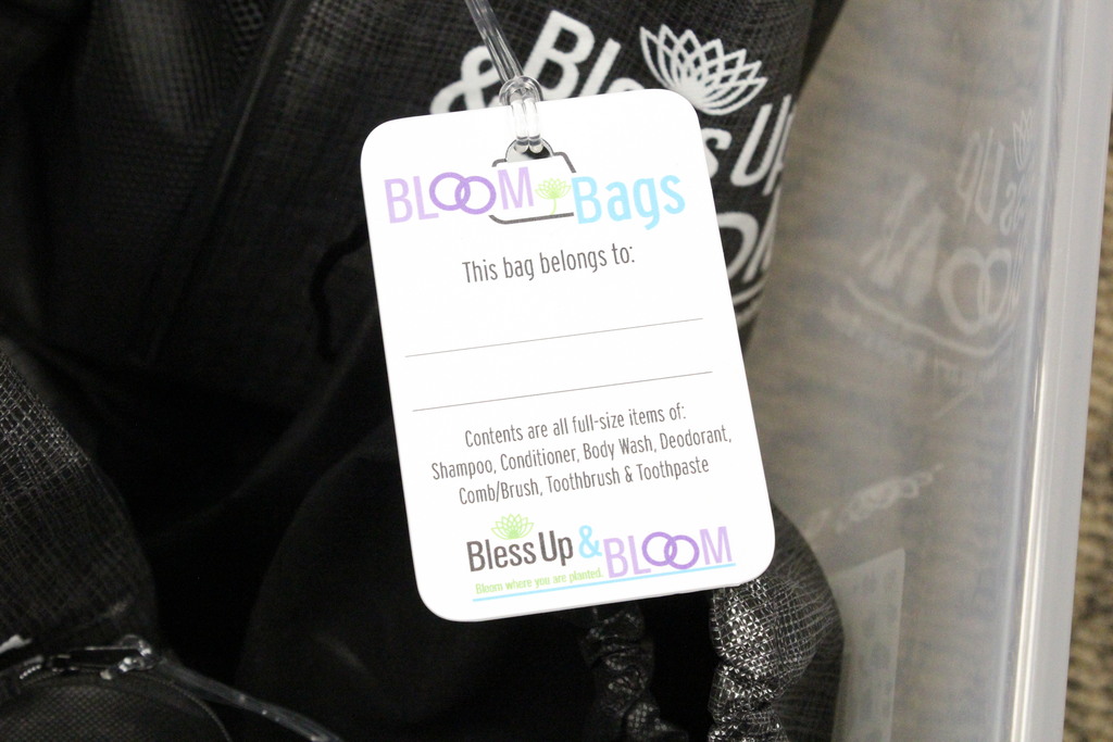 A tag showing the contents of each bag