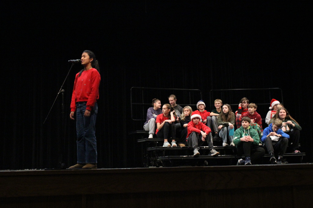 A speller completes a word while the other participants wait their turn.
