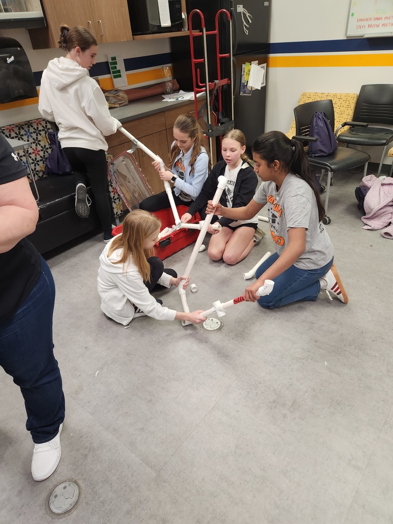 Students participate at UT's Introduce a Middle Schooler to Engineering event.