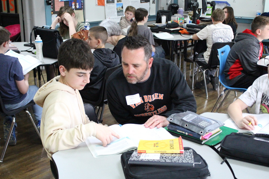 Students and their family members go over vocabulary words in English class.