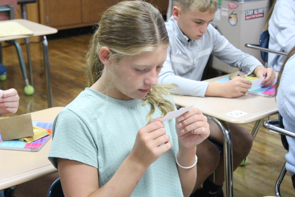 A picture showing two students reading the advice last year's students gave to them.