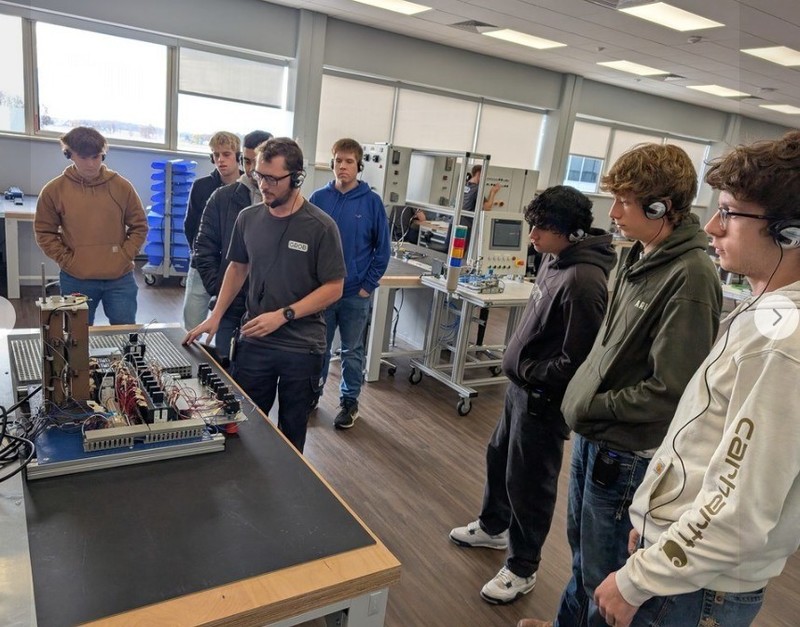 Students see a demonstration at GROB Systems, Inc.
