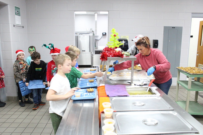 Elementary students pick up their lunches