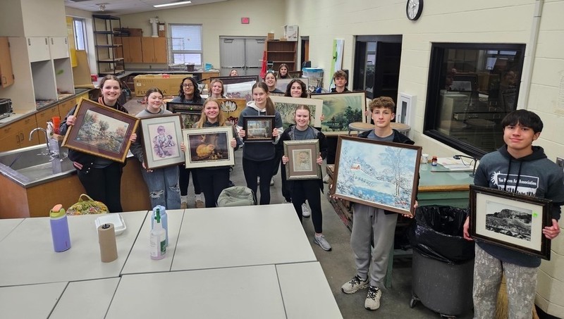 High school art students are collaborating with Habitat for Humanity.