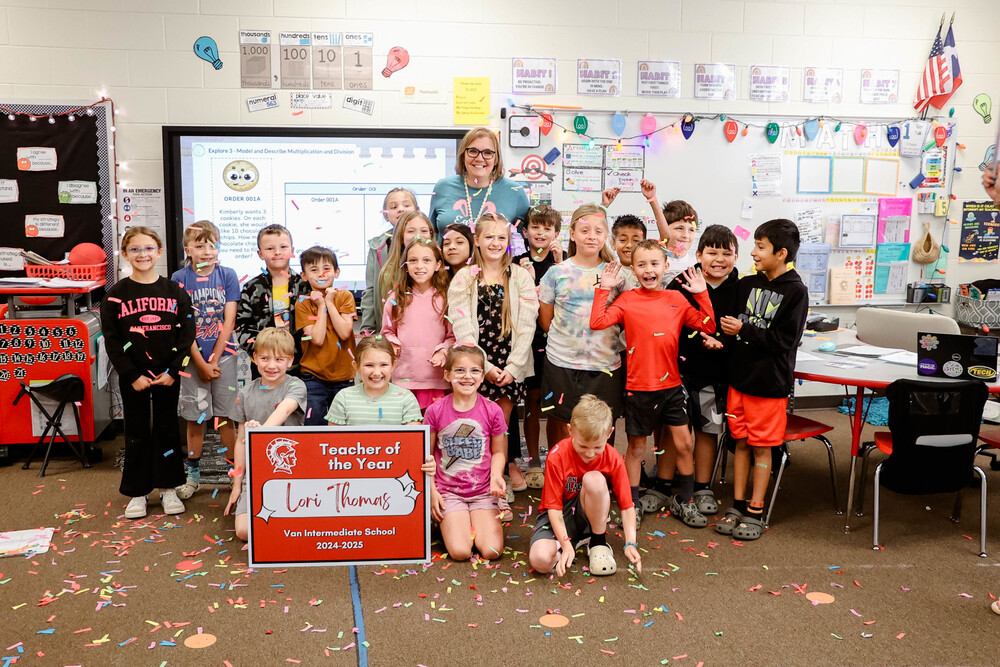 Lori Thomas with her class