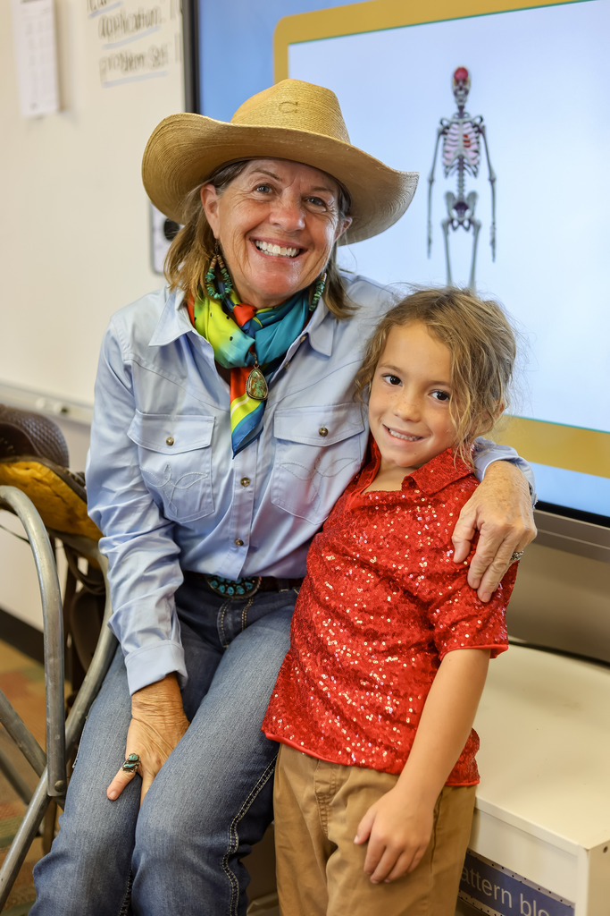 Shanna Wiggins bone presentation in 1st grade classroom
