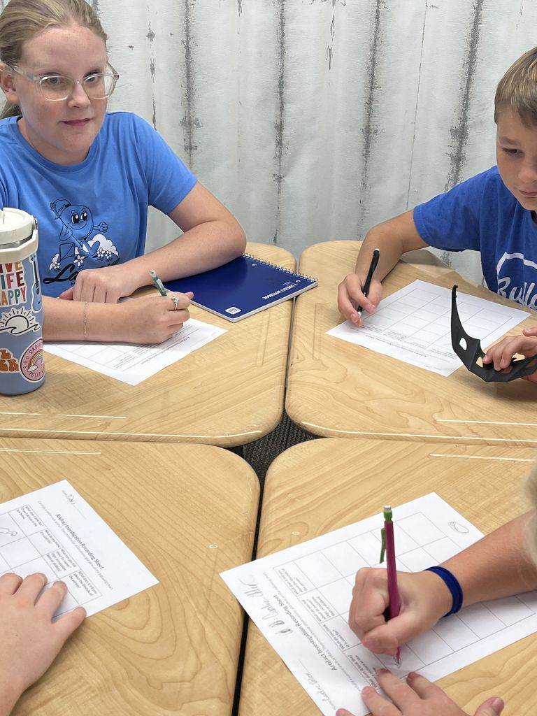 6th grade students exploring social sciences
