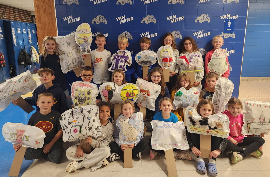 Students with their drawings!