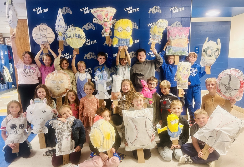 Students with their drawings!