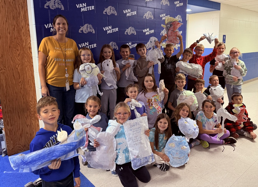 Students with their drawings!