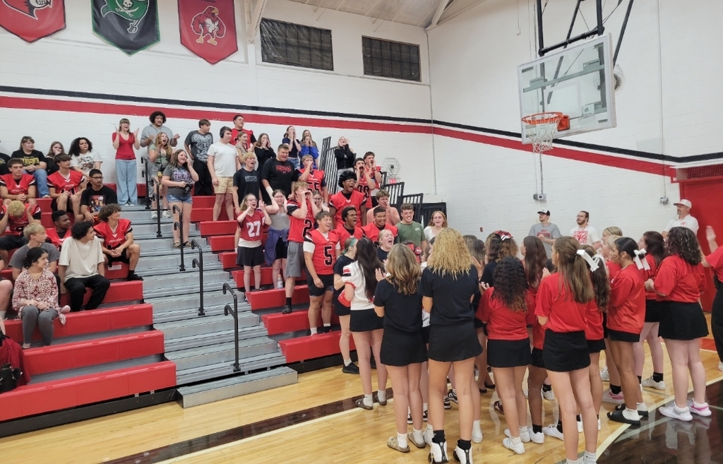 Seniors winning the spirit jug
