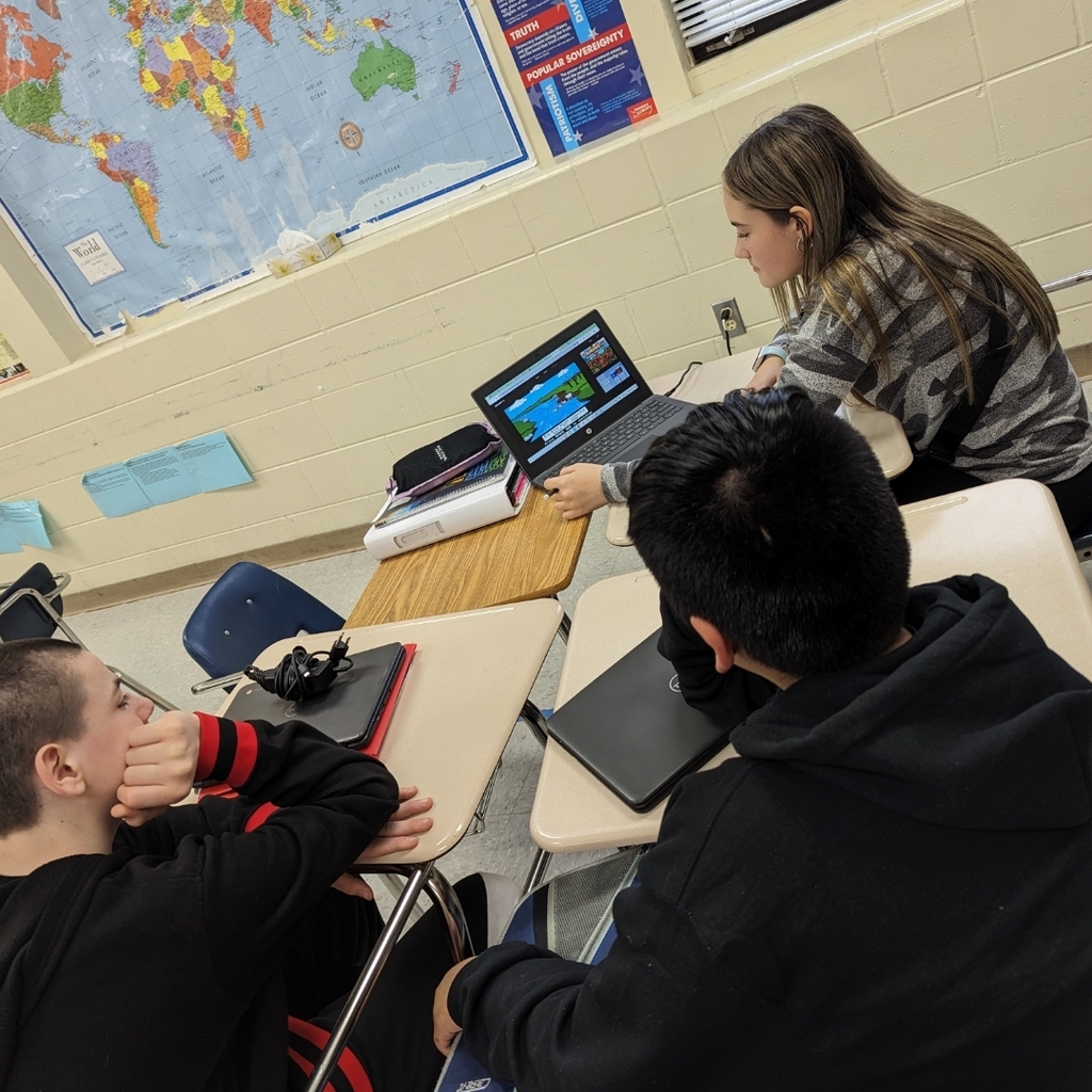 Students playing Oregon Trail 