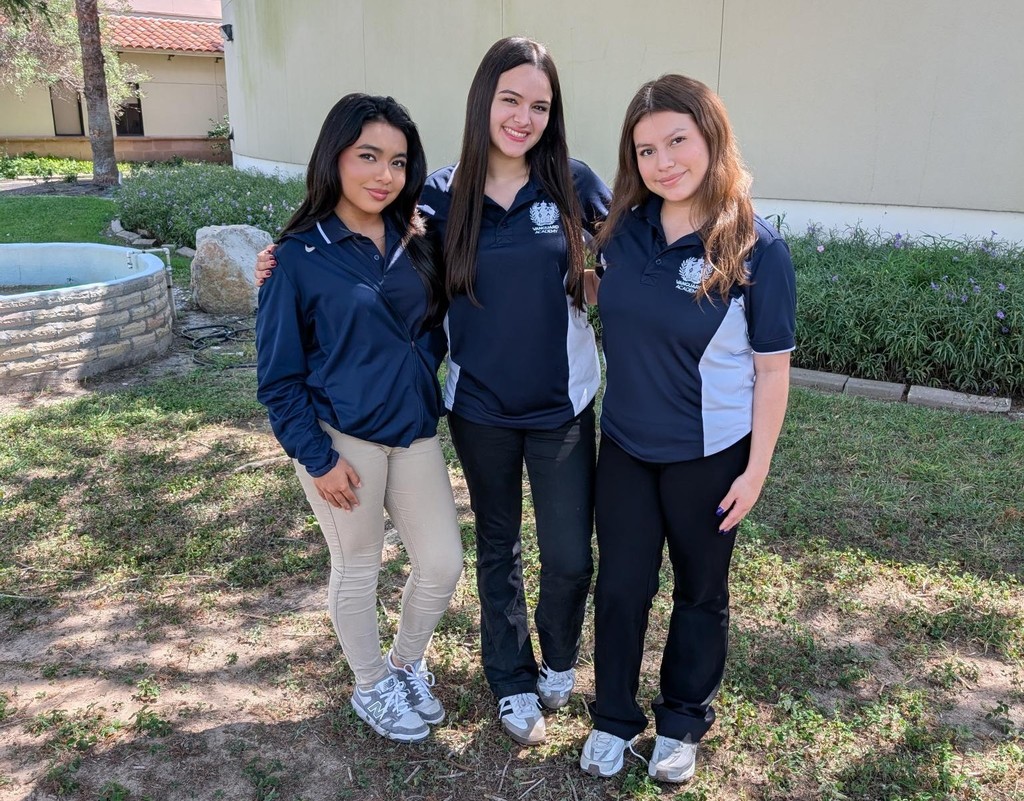 Camila Puente, Regina Garza, Samantha Gutierrez