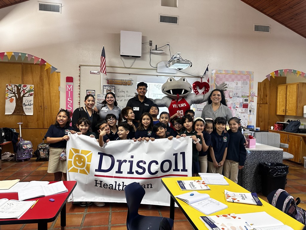 Students, Mrs. Cortez, Ms. De la Garza, Driscoll Health Representative, and Vipers reps pose for a group photo. 