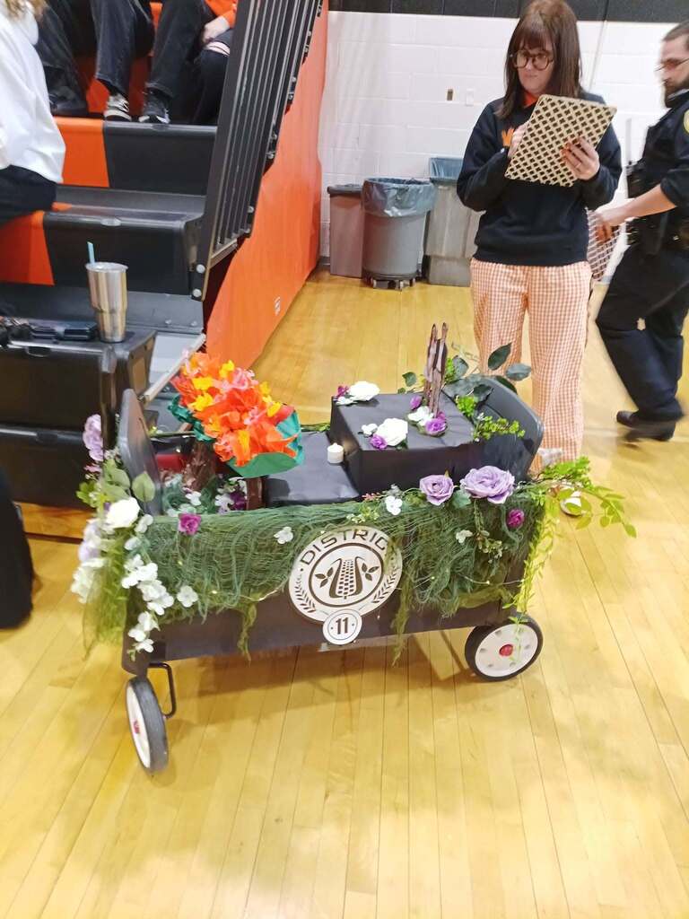 Homecoming wagon-Juniors