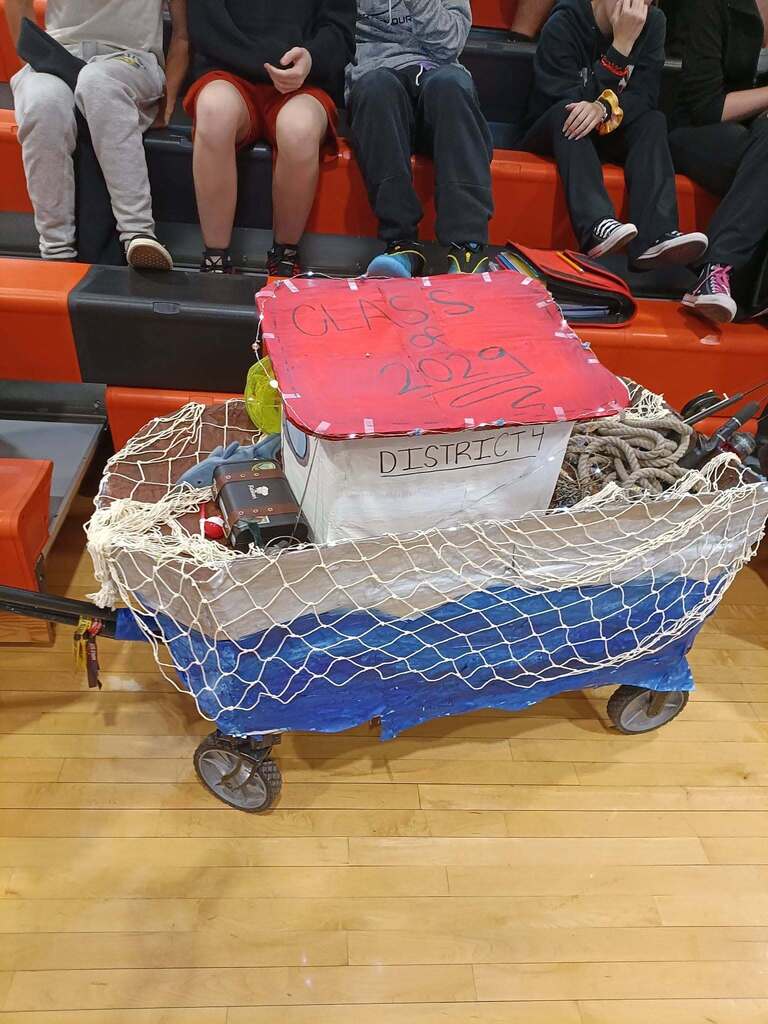 Homecoming wagon-Sophomores