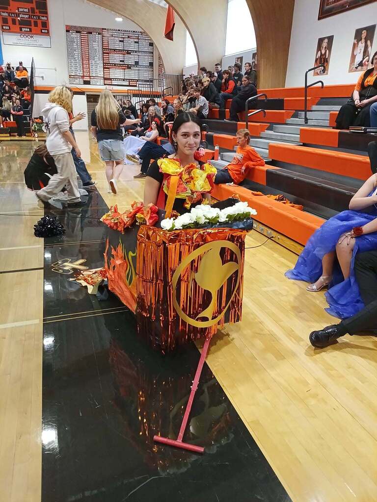 Homecoming wagon-Freshmen