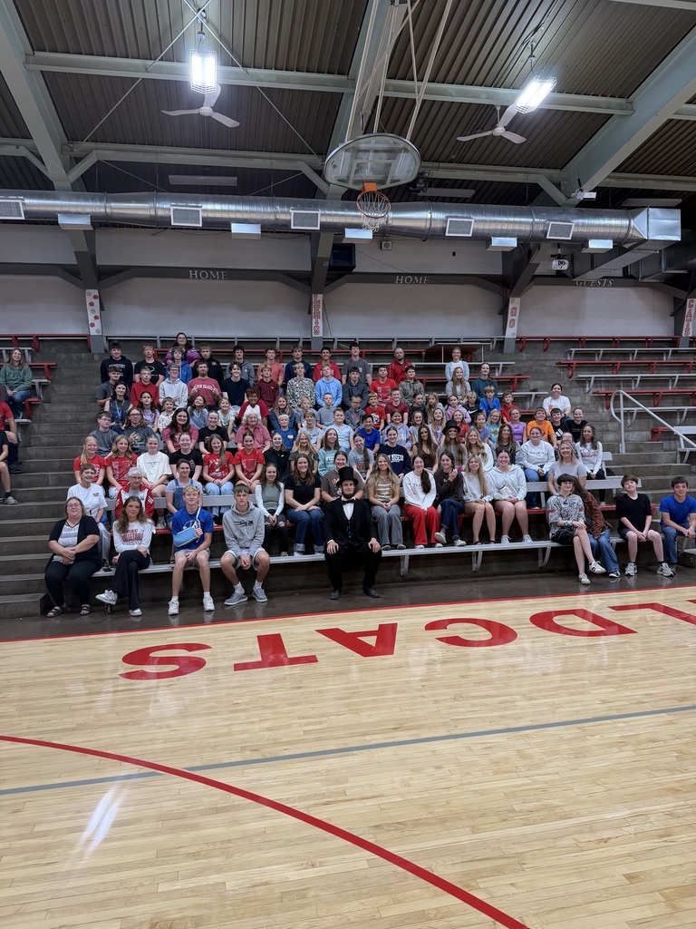 Abraham Lincoln speaks to Frankfort School 5-12 students.